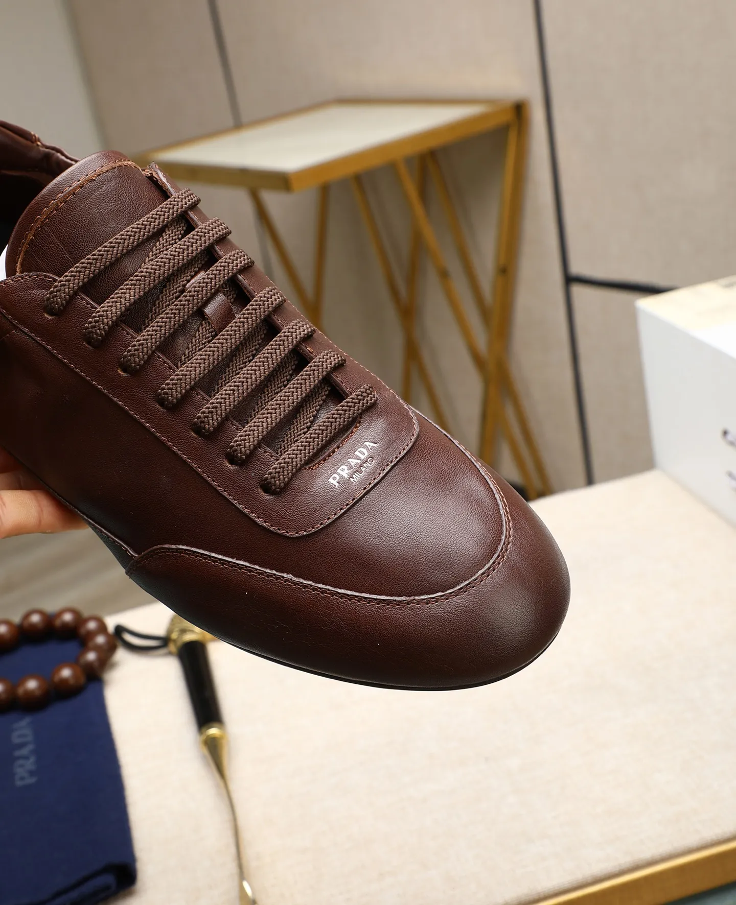Men's shoes 💰 680 (top version) Product trademark: Prada "Prada" original casual shoes Regular size: 38-44 (can be customized to 45) Product materials: Original imported cowhide upper, original outsole.